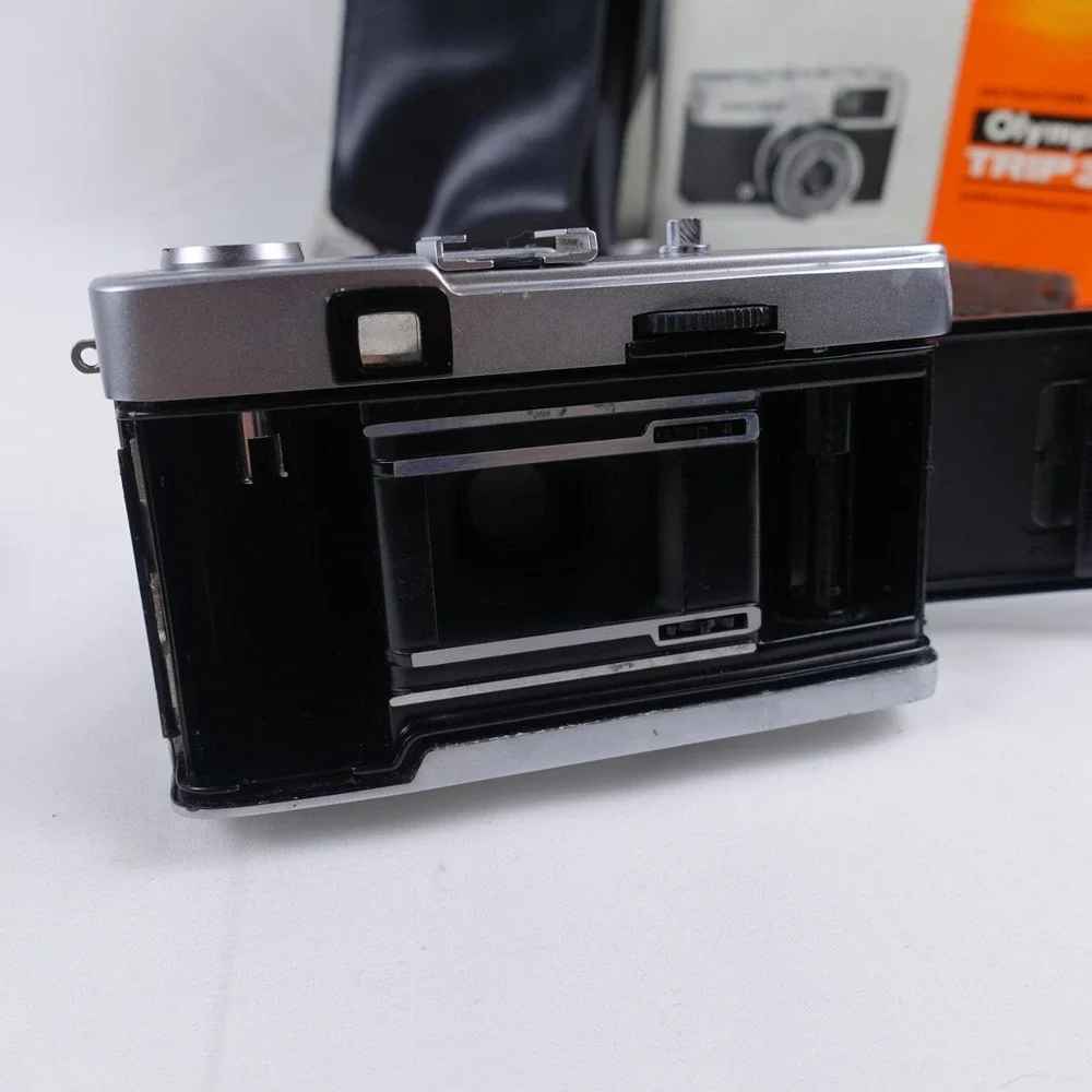 Olympus Trip 35 Vintage 35mm Film Camera D. Zuiko 40mm 2.8 Parts Repair UNTESTED